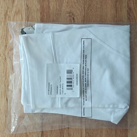 NEW $68 Free People High-Rise Biker Baby Short Small - Picture 9 of 17